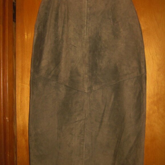 Classy Evan Davies Brown Suede 28” Skirt - Picture 2 of 3